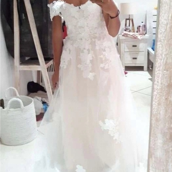 NEW - Wedding Gown - Picture 3 of 12